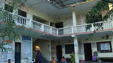 वृद्धाश्रममा परिवारको खुसी खोजिरहेका अनुहारहरू